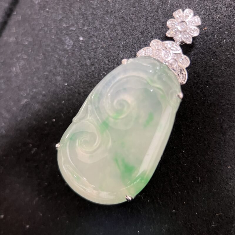 Icy Green Jade Pendant 18K Gold, Ru Yi, PRG-2083 | Certified Grade A Jade